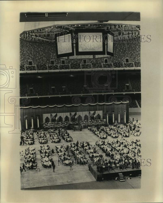1976 Press Photo Crowd during an event for Valery Giscard D'Estaing - nop58659
