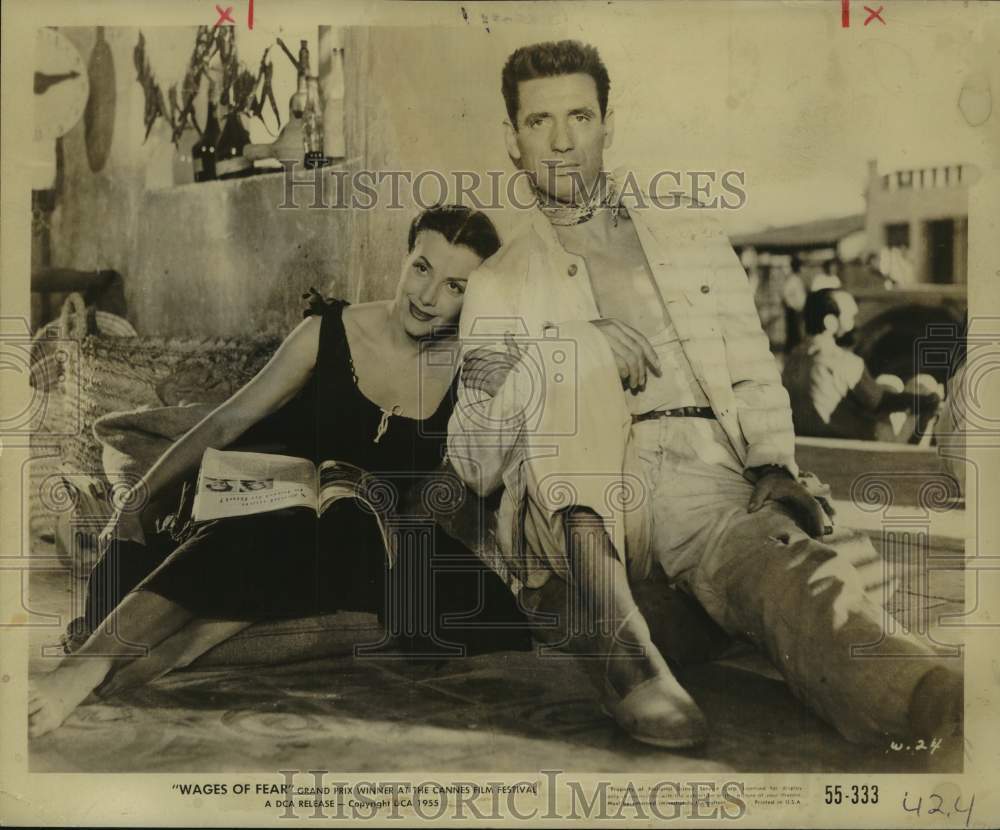 1955 Press Photo Actors Yves Montand &amp; Vera Clouzot in &quot;The Wages of Fear&quot;- Historic Images