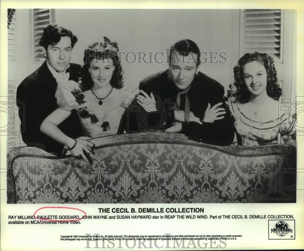 1995 Press Photo Paulette Goddard and co-stars in the film, "Reap The Wild Wind"