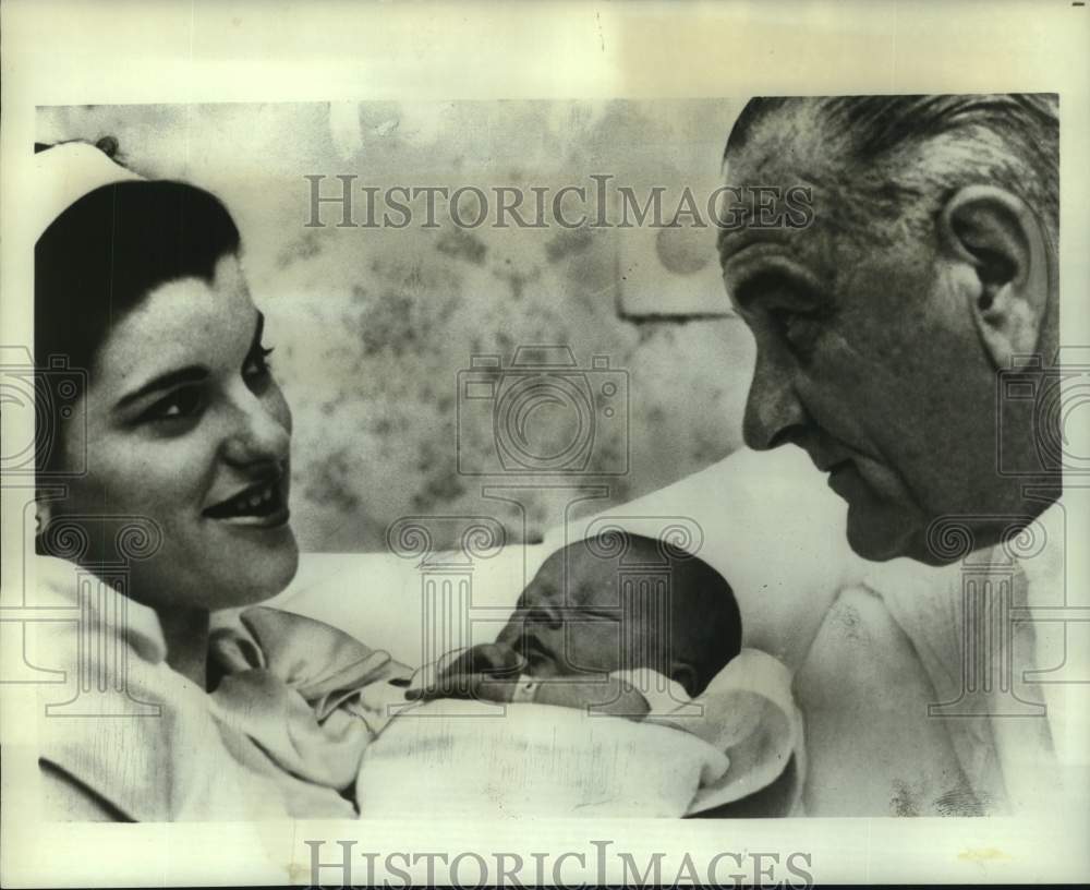 1968 Press Photo President Johnson with daughter Luci &amp; her newly born son