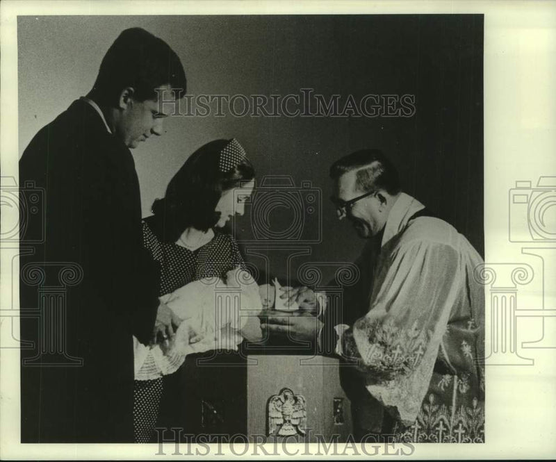 Load image into Gallery viewer, 1967 Press Photo Patrick Lyndon Nugent christening at Stonewall, Texas
