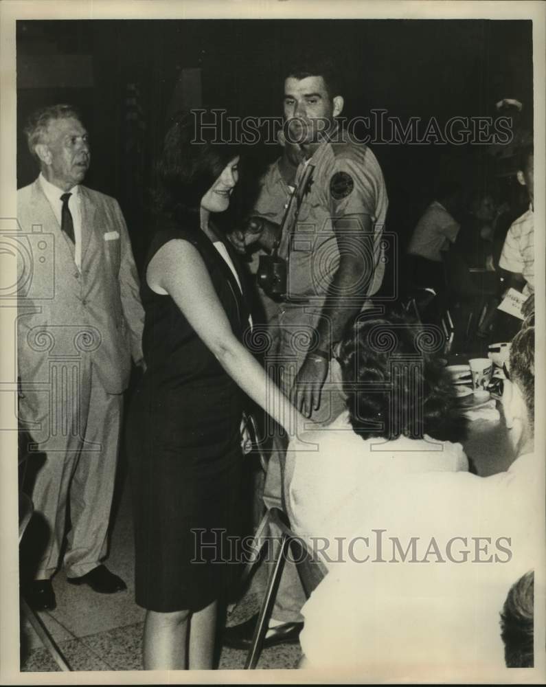 Load image into Gallery viewer, 1964 Press Photo Luci Baines Johnson at a reception in New Orleans. - nop60199
