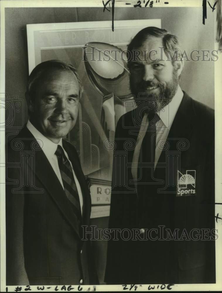 1982 Press Photo Dick Enberg & Merlin Olsen, football broadcast teams in TV- Historic Images