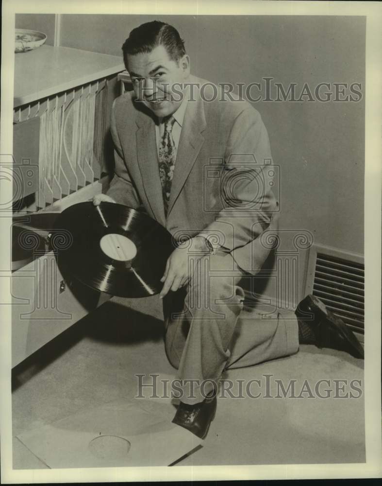 1956 Press Photo Marvin Miller as Michael Anthony in CBS-TV "The Millionaire"