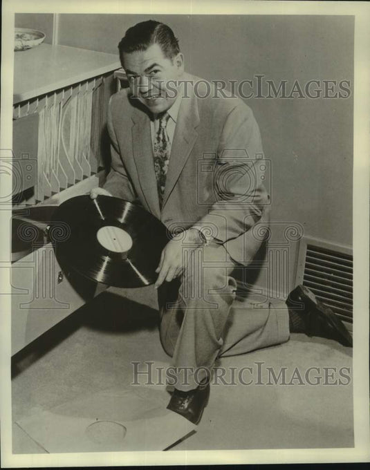 1956 Press Photo Marvin Miller as Michael Anthony in CBS-TV "The Millionaire"