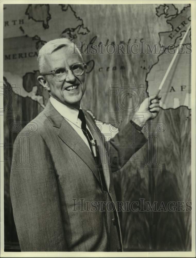 Load image into Gallery viewer, 1962 Press Photo Dr. Peter Odegard of "Continental Classroom" on NBC-TV.

