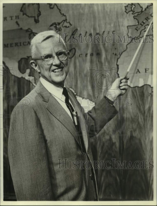 1962 Press Photo Dr. Peter Odegard of "Continental Classroom" on NBC-TV.