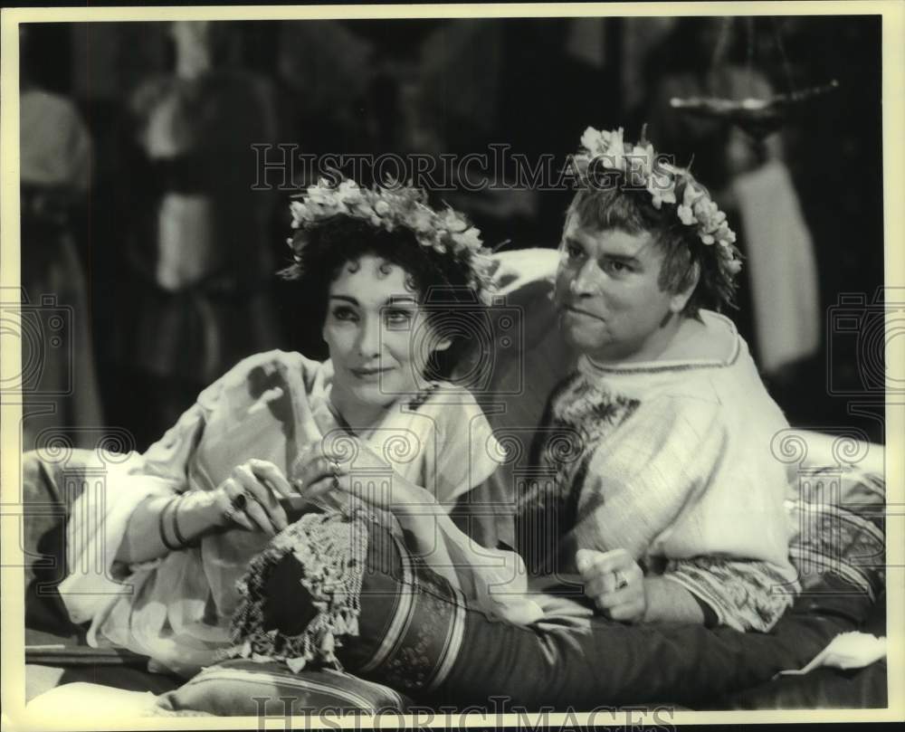 1980 Press Photo Actors Sian Phillips & Brian Blessed in "I, Claudius"