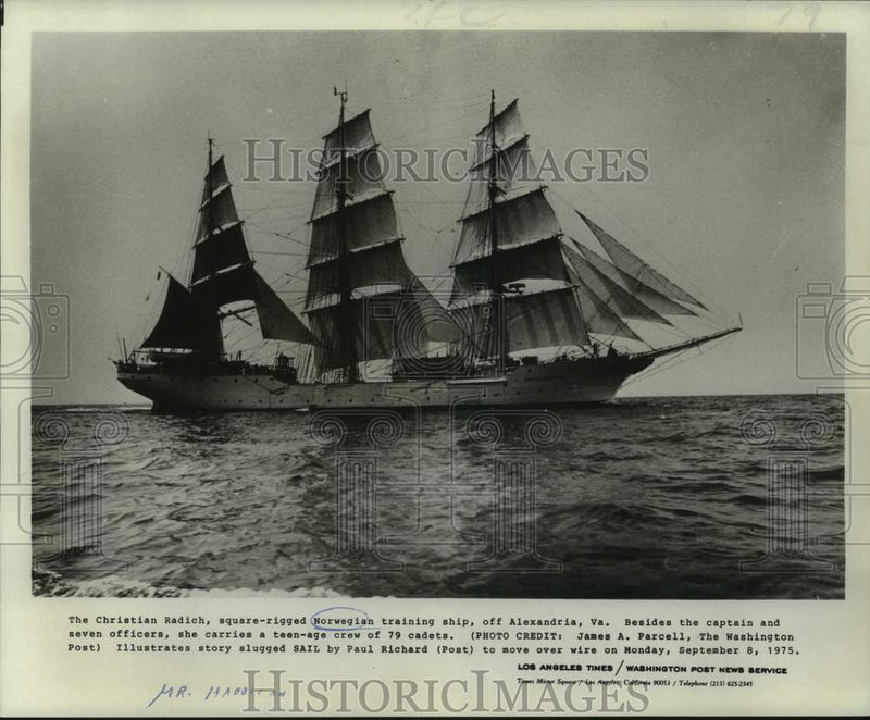 Load image into Gallery viewer, 1975 Press Photo Norwegian training ship Christian Radich in Alexandria, VA
