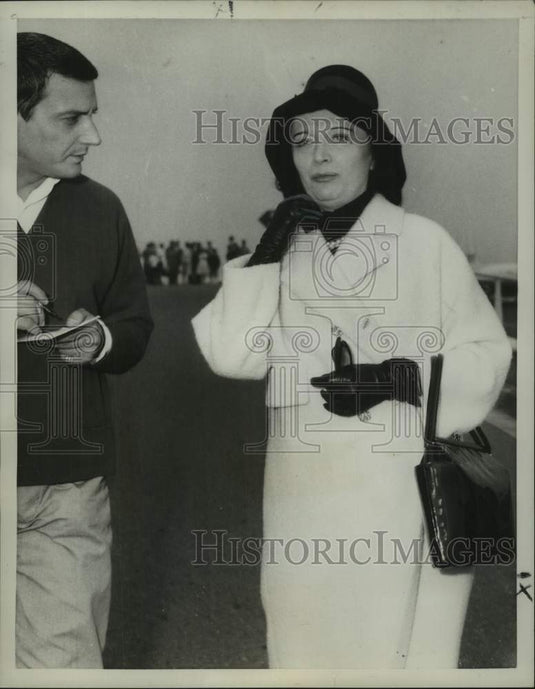 1959 Press Photo Pole Negri, vamp of silent screen arrives in Nice, France