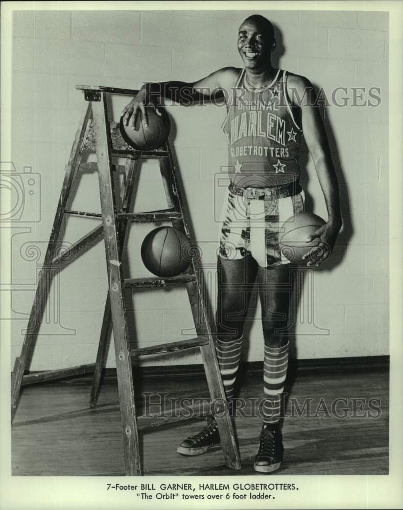 Press Photo Bill Garner of the Harlem Globetrotters exhibition basketball team- Historic Images