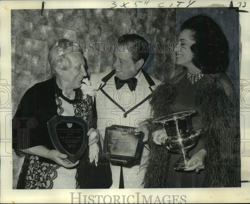 Load image into Gallery viewer, 1974 Press Photo Honorees of Italian-American communities at International Hotel
