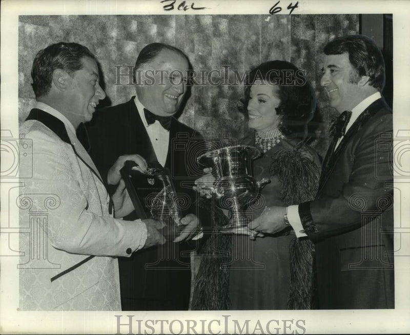 Load image into Gallery viewer, 1974 Press Photo Italian Cultural Society honorees at St. Joseph's Day banquet
