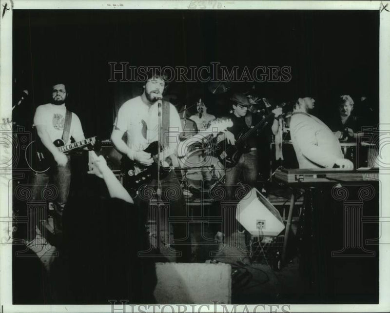 Load image into Gallery viewer, 1987 Press Photo The Radiators band performing - nop66497
