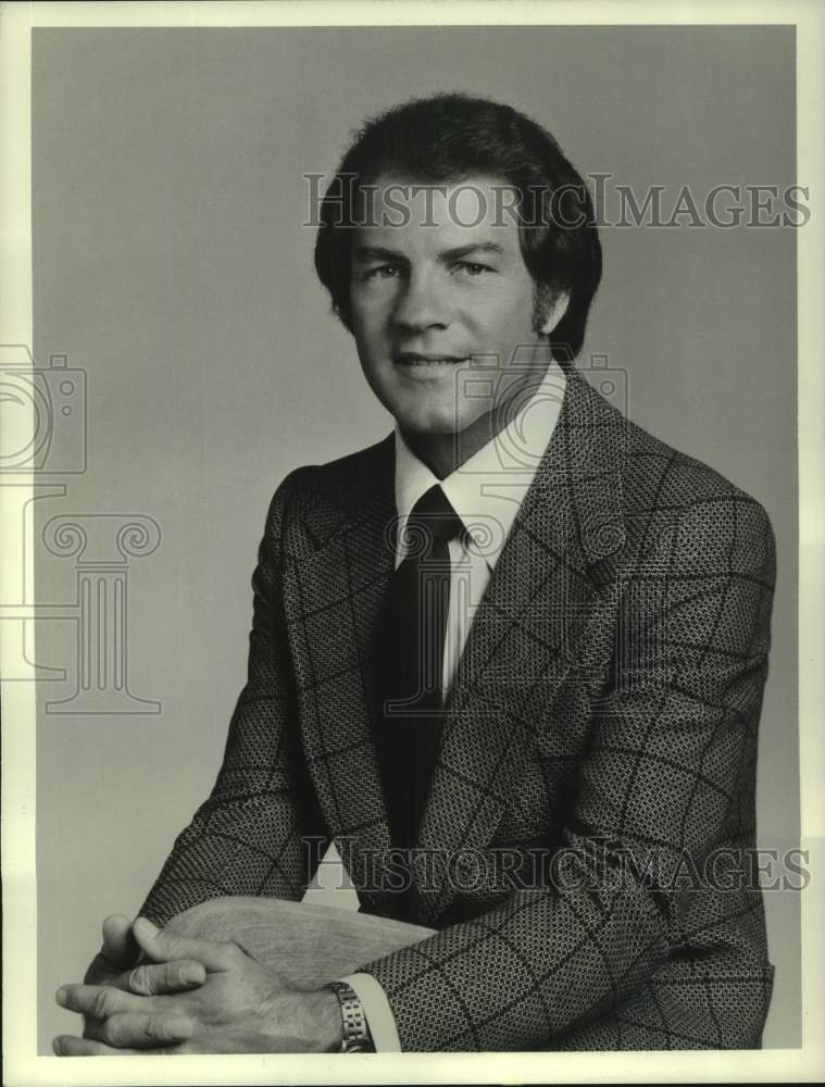 1975 Press Photo ABC Sportscaster Frank Gifford of the 12th Winter Olympic Games- Historic Images