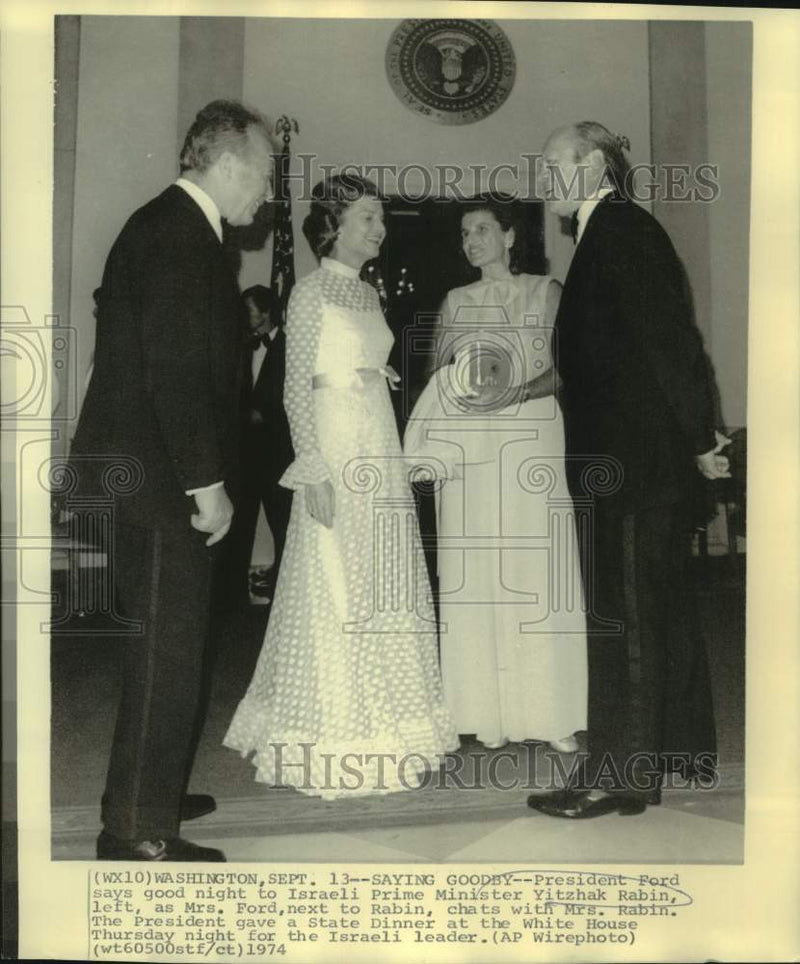Load image into Gallery viewer, 1974 Press Photo President Ford says goodnight to Israeli Prime Minister Rabin

