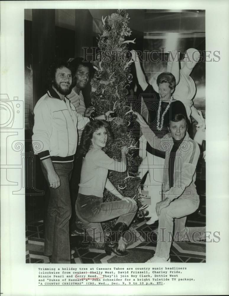 Load image into Gallery viewer, 1981 Press Photo Country music singers trimming holiday tree at Caesars Tahoe
