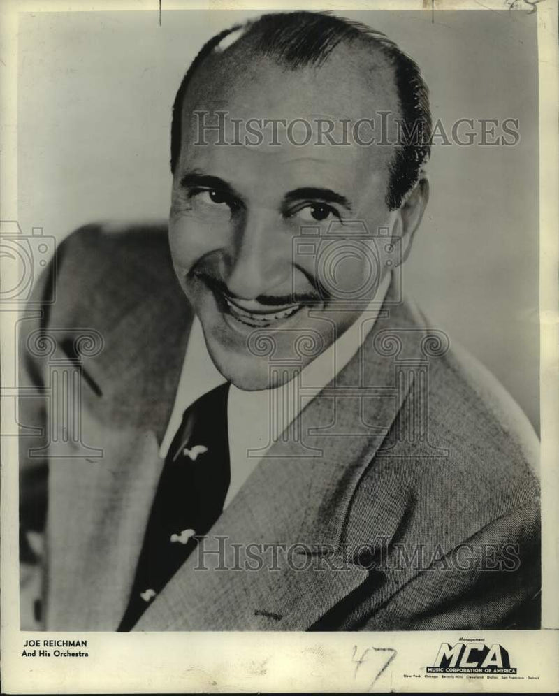 Load image into Gallery viewer, 1949 Press Photo Pianist Joe Reichman, "the Pagliacci of the Piano" - nop67929
