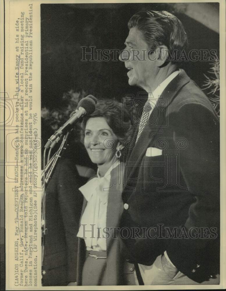 Load image into Gallery viewer, 1976 Press Photo Former California Governor Ronald Reagan with wife Nancy
