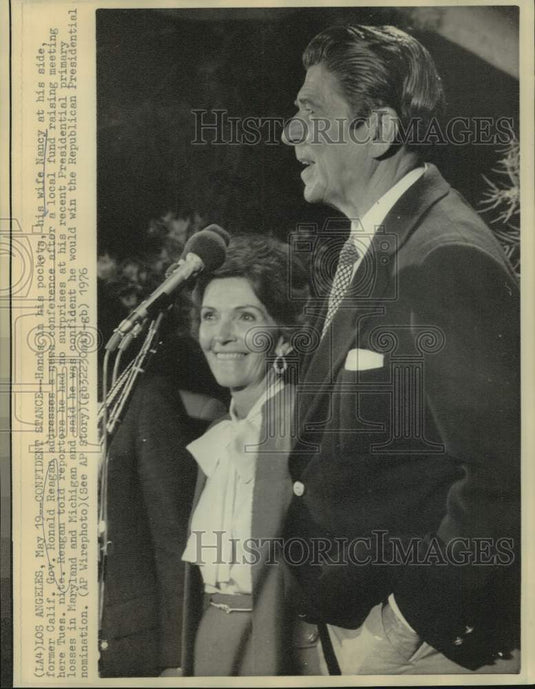 1976 Press Photo Former California Governor Ronald Reagan with wife Nancy
