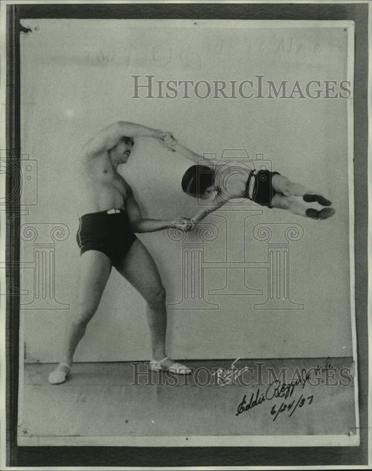 1937 Press Photo Eddie Reggis, Jr. & Sr. Eddie Sr. gives his son a lift