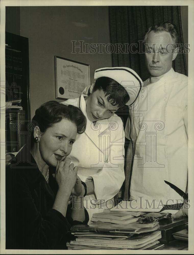 1958 Press Photo Cast in a scene from Armstrong Circle Theater "Actual" on CBS
