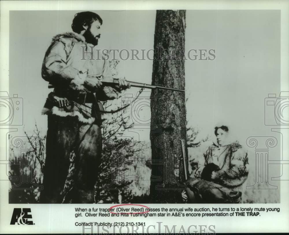 Press Photo Oliver Reed and Rita Tushingam, co-actors in "The Trap" - nop68750