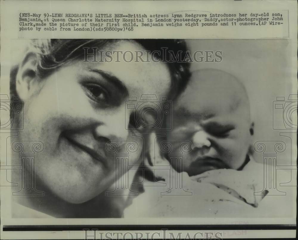 1968 Press Photo British Actress Lynn Redgrave with newborn son Benjamin, London- Historic Images