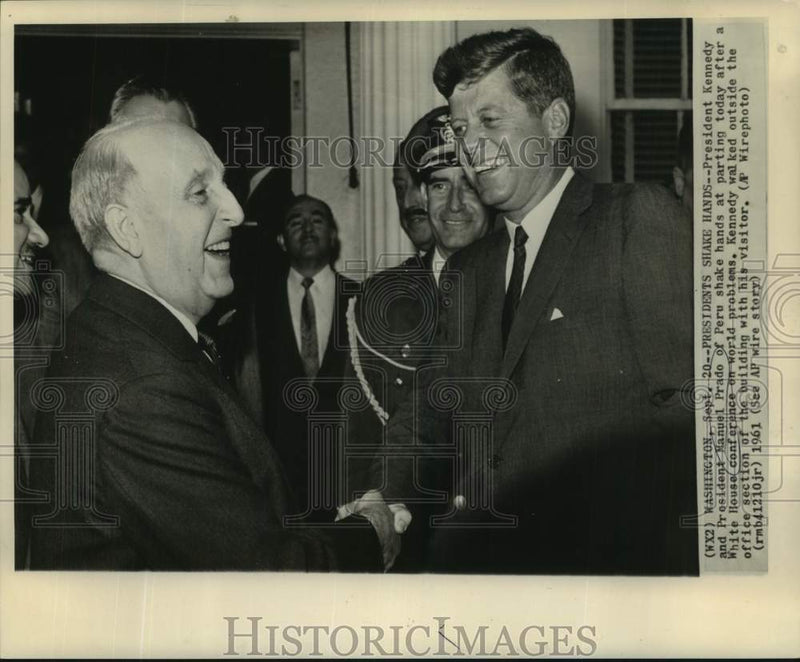 Load image into Gallery viewer, 1961 Press Photo Presidents Kennedy and Manuel Prado shake hands in Washington
