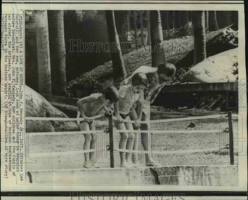 Load image into Gallery viewer, 1967 Press Photo Princess Lee Radziwill with John F. Kennedy Jr. &amp; her son
