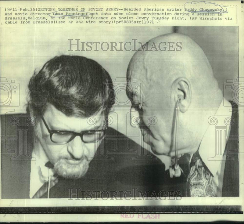 Load image into Gallery viewer, 1971 Press Photo Writer Paddy Chayevsky, Director Otto Preminger in Belgium
