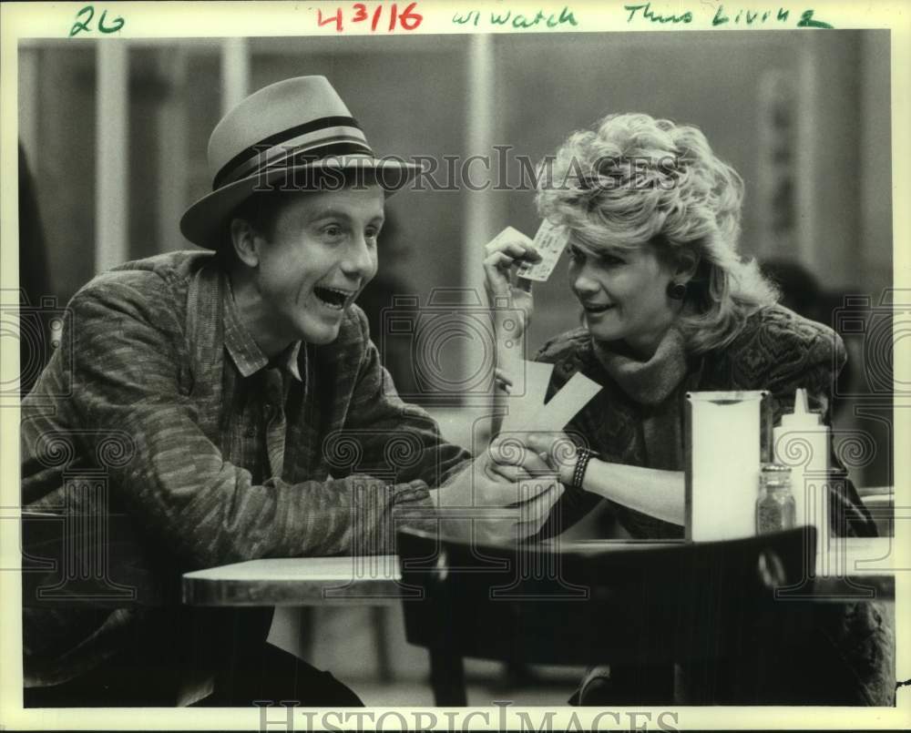 1986 Press Photo Markie Post & Harry Anderson star in "Night Court" - nop69406