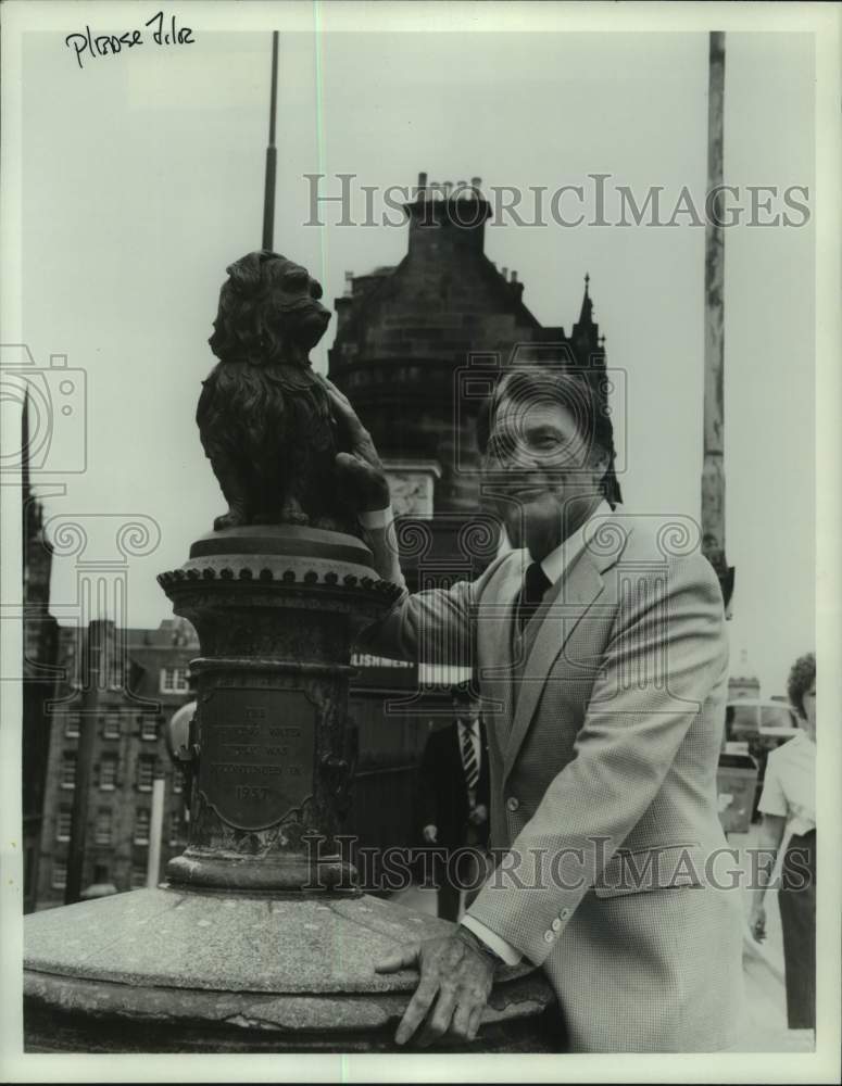 1982 Press Photo Actor Jack Palance on &quot;Ripley&#39;s Believe It or Not!&quot; on ABC-TV- Historic Images