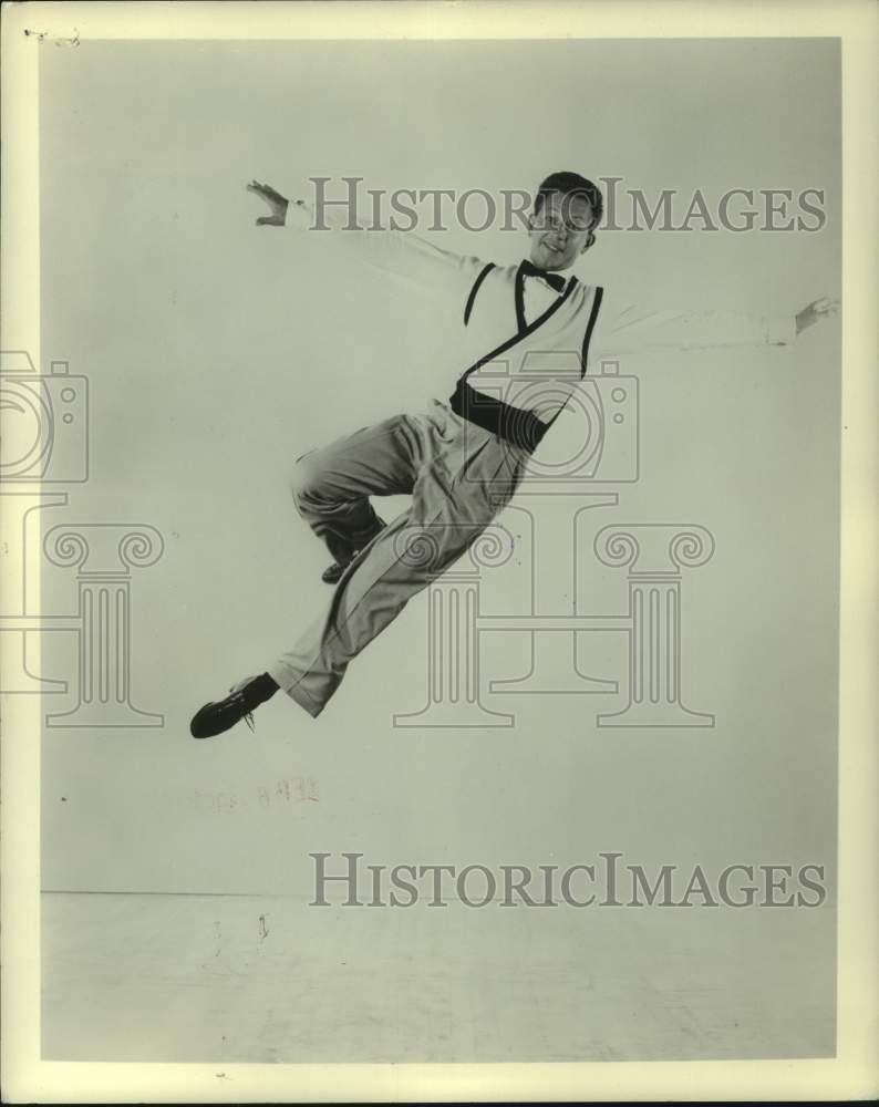 Load image into Gallery viewer, 1950 Press Photo Donald O'Connor, American actor, singer and dancer. - nop70483
