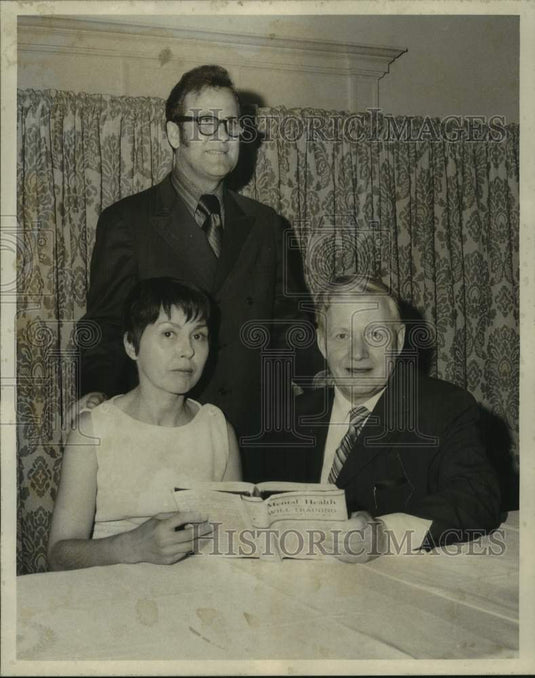 1971 Press Photo Bob Coke with Mrs. Kay Donegan & John MacDonald - nop70630