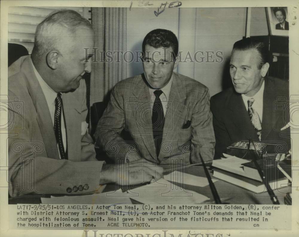 1951 Press Photo Actor Tom Neal talks with District Attorney S. Ernest Roll.
