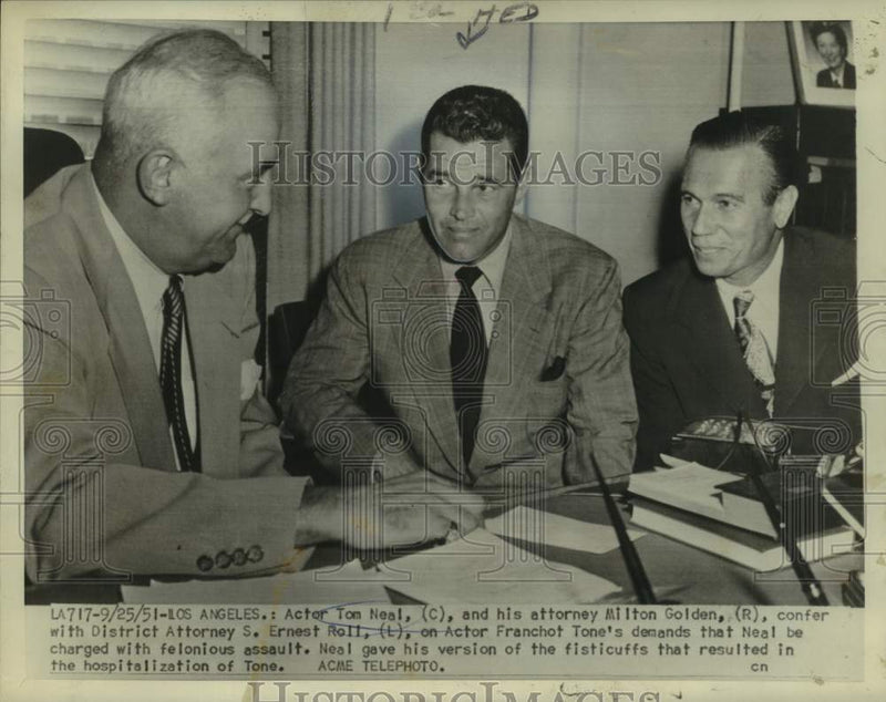 Load image into Gallery viewer, 1951 Press Photo Actor Tom Neal talks with District Attorney S. Ernest Roll.
