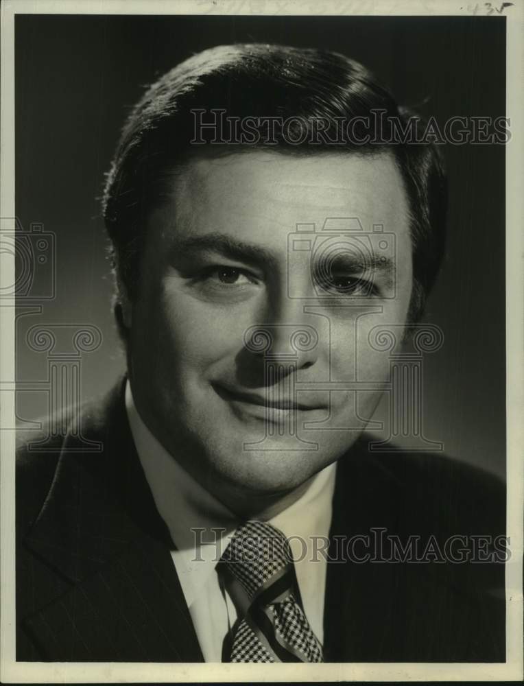Load image into Gallery viewer, 1980 Press Photo James H. Rosenfield, president of CBS Television network
