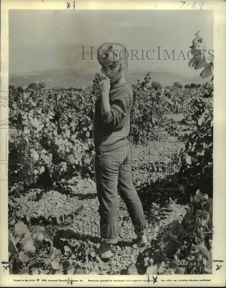 1959 Press Photo Cindy Robbins featured in "This Earth Is Mine" at Joy Theater