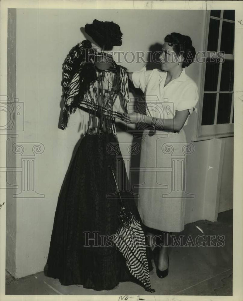 Load image into Gallery viewer, 1954 Press Photo Enid Robbins examines "Gay Nineties" outfit for fashion show
