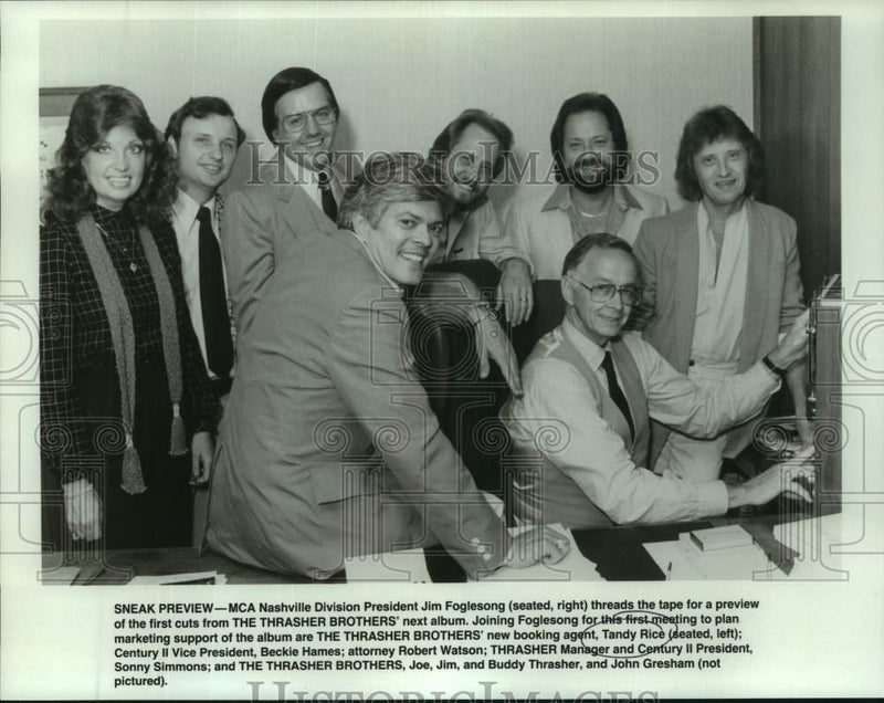 Load image into Gallery viewer, 1982 Press Photo Tandy Rice and participants in Thrasher Brothers album preview.
