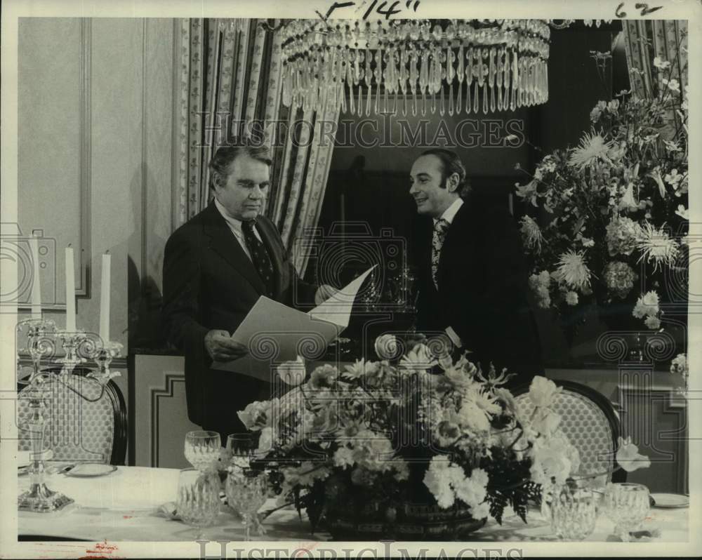 1975 Press Photo Actor Andrew Rooney, co-star in &quot;Mr. Rooney goes to Dinner&quot;- Historic Images