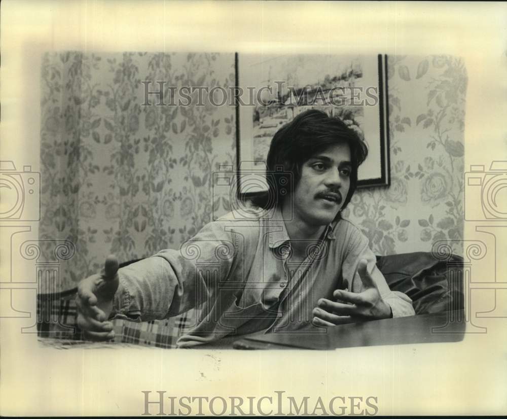 1976 Press Photo Freddie Prinz, stand-up comedian - nop73300- Historic Images