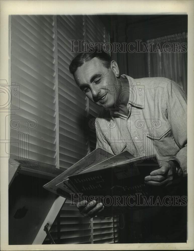 Load image into Gallery viewer, 1961 Press Photo Secretary of Health Abraham Ribicoff listens to music
