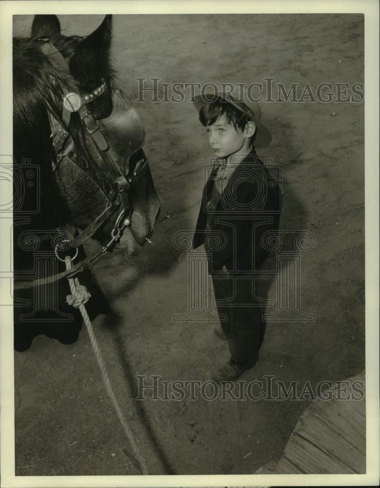 Load image into Gallery viewer, 1959 Press Photo Bryan Russell with a horse in "Law of the Plainsman" on NBC-TV.
