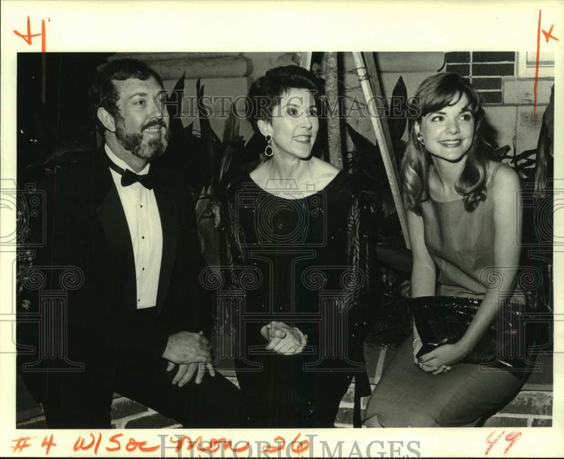 Load image into Gallery viewer, 1989 Press Photo Actors attend Tulane Summer Lyric Theater event. - nop76749
