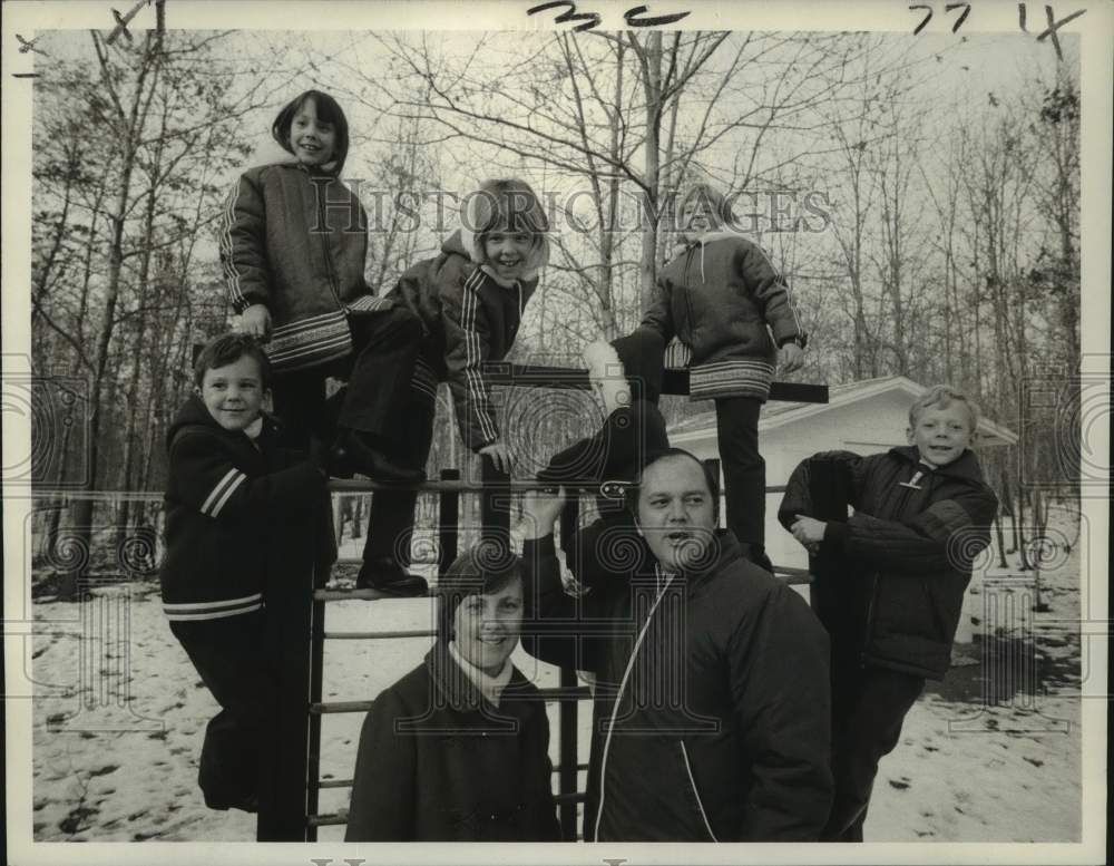 1971 Press Photo Robert Wussler Family in &quot;Kids! ... Health, Sex and Growing Up&quot;