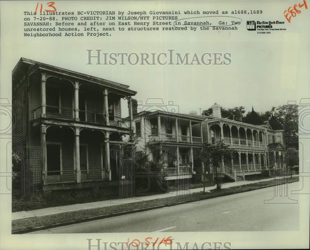 1988 Press Photo Victorian restored and unrestored homes in Savannah, Georgia- Historic Images