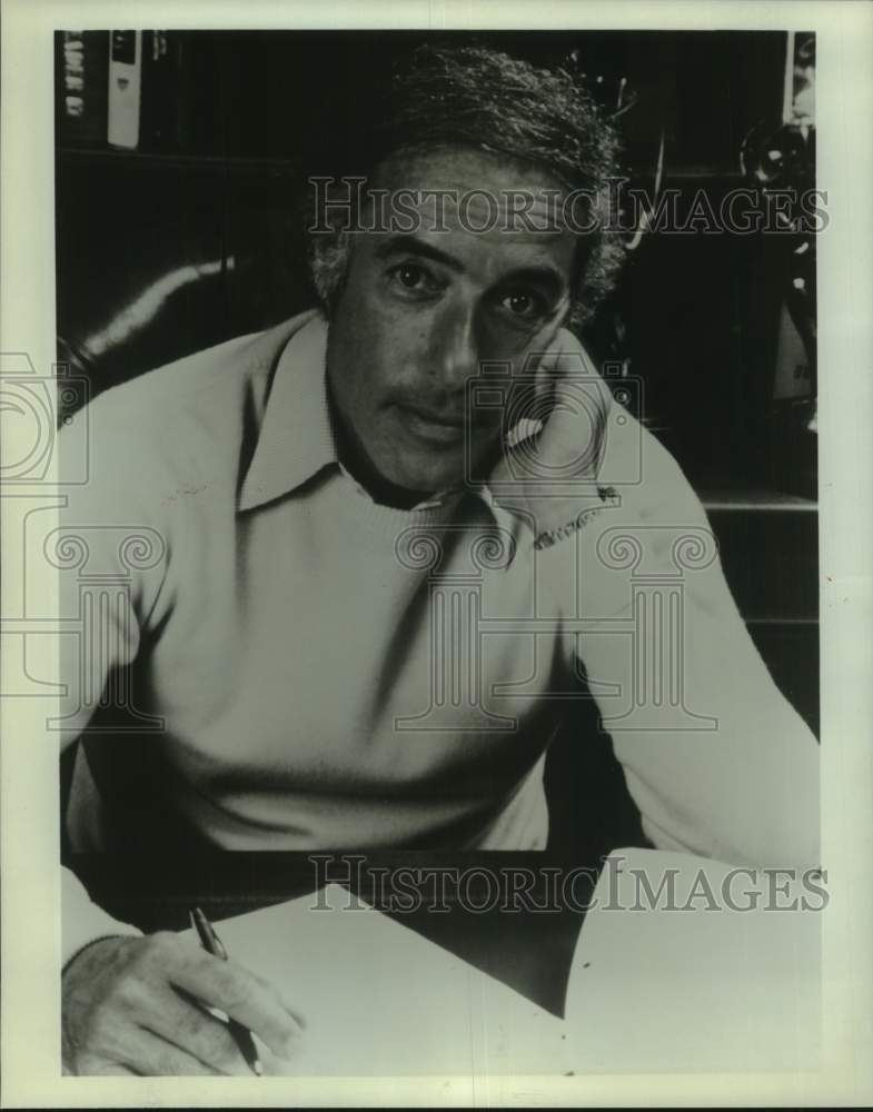 Load image into Gallery viewer, 1980 Press Photo Bud Yorkin, television producer - nop79023
