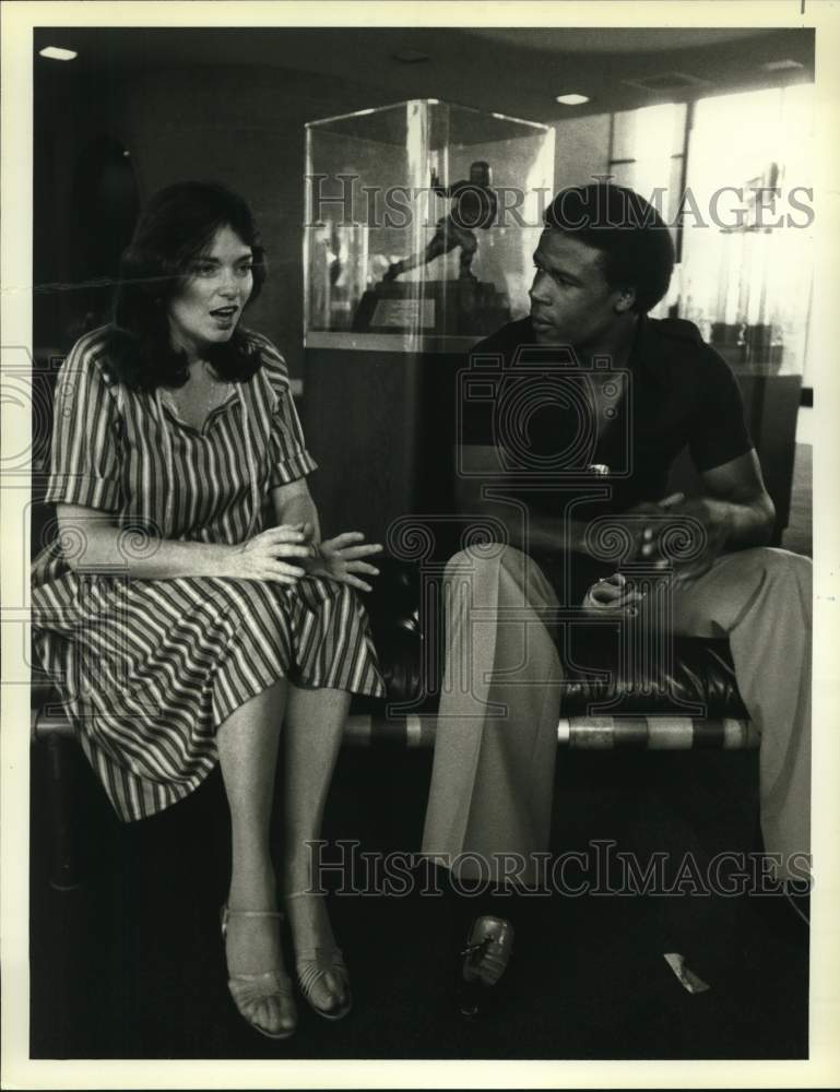 1978 Press Photo Linda Ellerbee, Football Star Charles White on &quot;Weekend&quot;- Historic Images